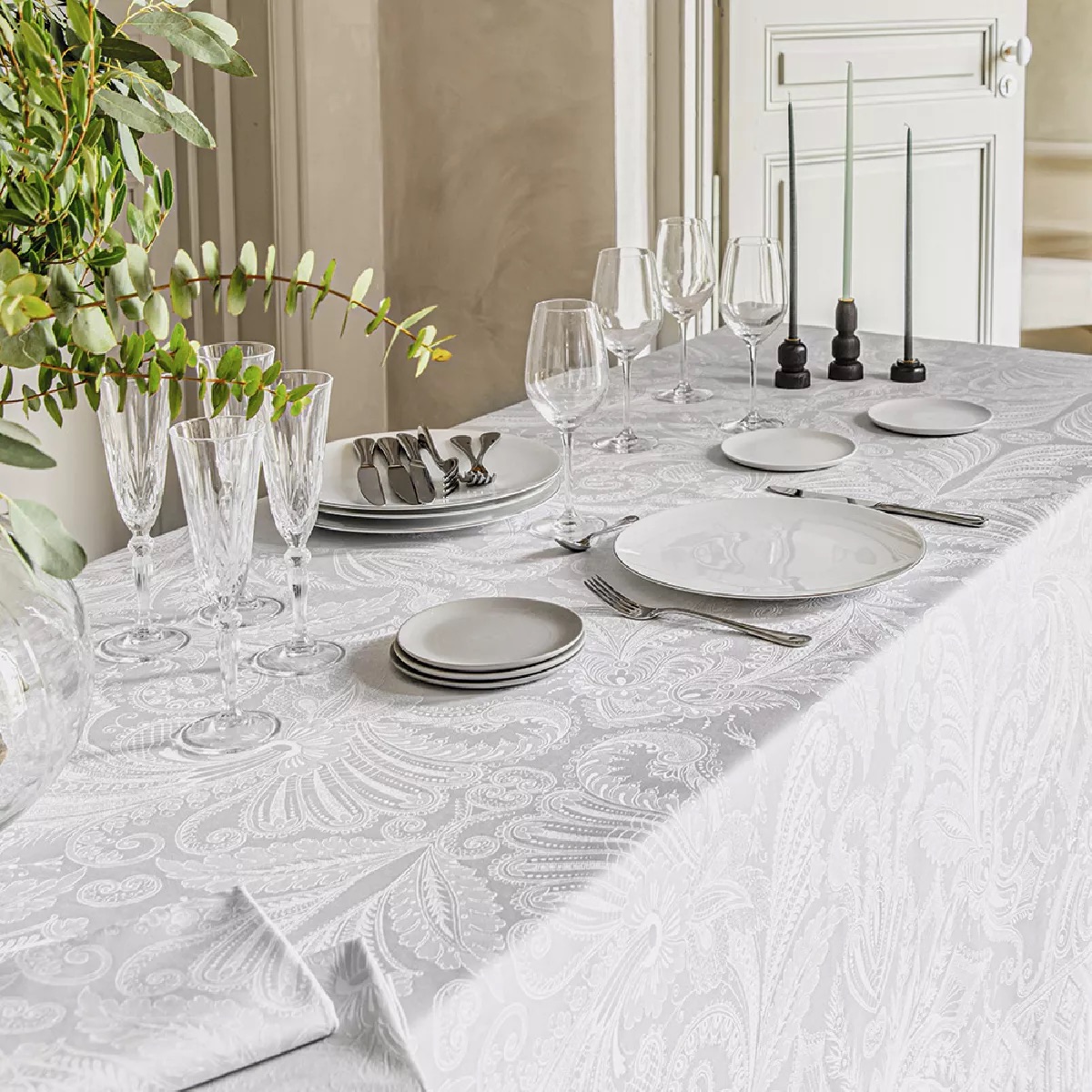 grey-100-cotton-stain-repellent-tablecloth-grace-perle (1)